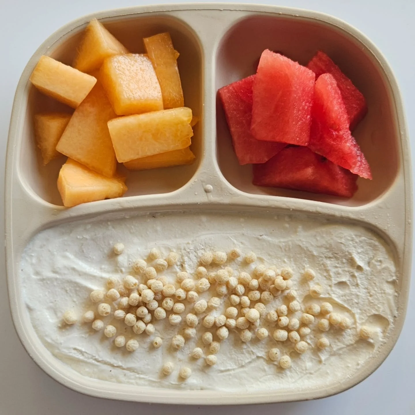 B r e a k f a s t - 22 month old &amp; 4.5 year old

🌟🌟 NEW EBOOK OUT NOW - LINK IN BIO 

◾️ Peanut butter &amp; banana overnight weetbix
◾️ Rockmelon
◾️ Watermelon

Swipe to see the process of making the overnight weetbix! The yoghurt is Greek yog