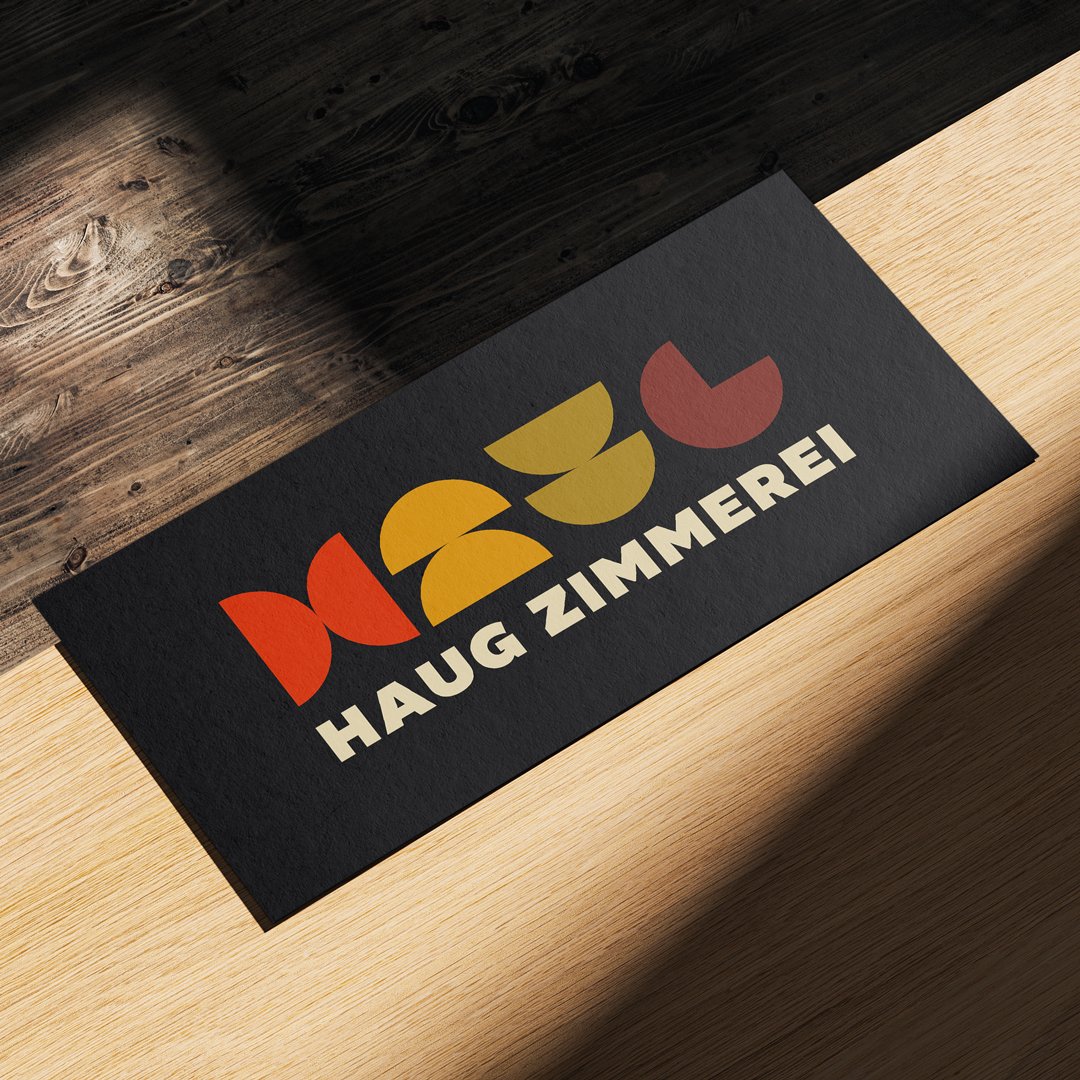 Das minimalistische Logo der Zimmerei Haug, inspiriert von Verner Pantons Flowerpot-Lampe, kombiniert Eleganz und Schlichtheit.