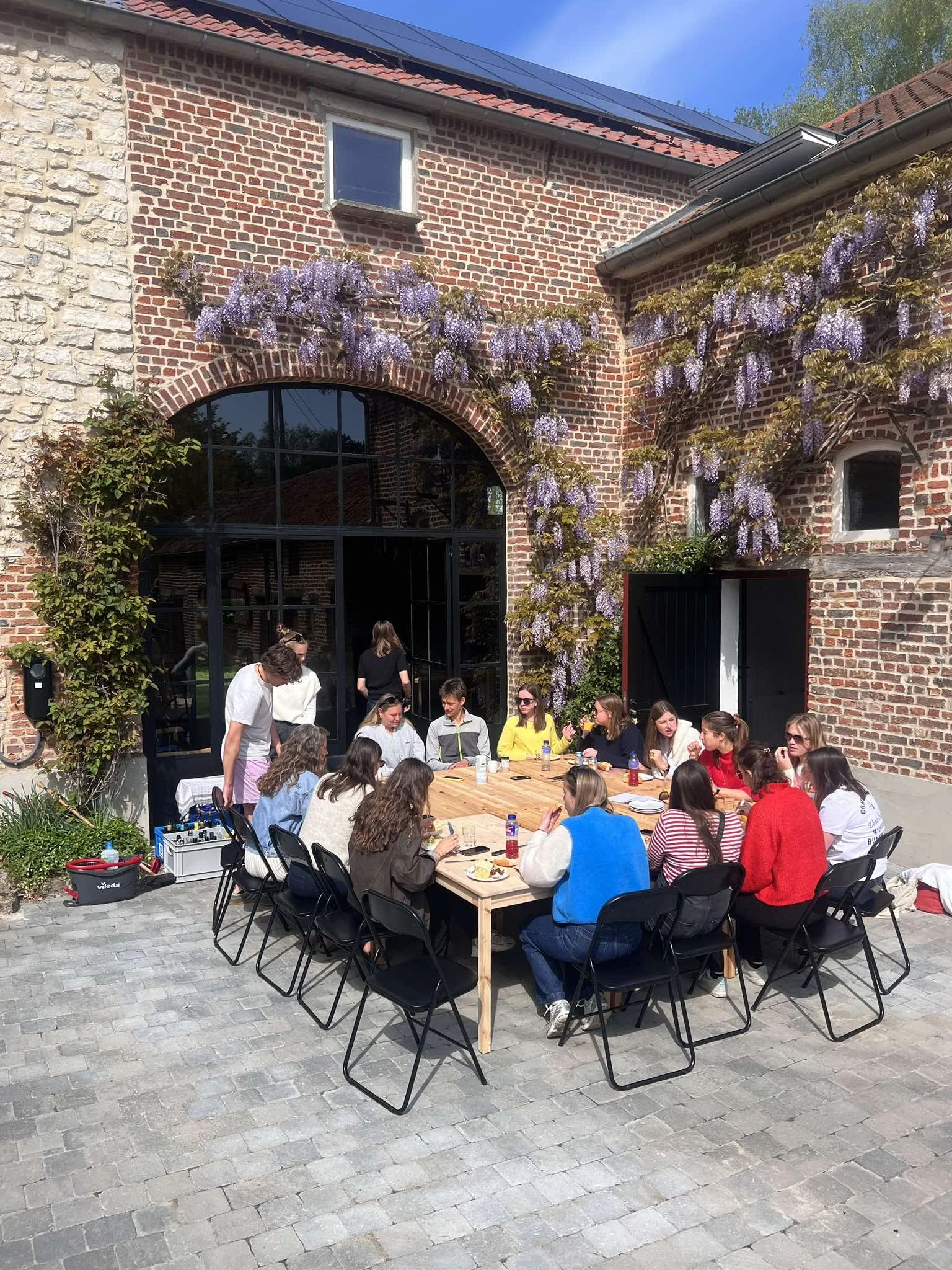 Ateliers pour évènements entre amis, team building, groupes, EVJF, EVG, activité originale pour femmes ou hommes, EVRAS. Education à la vie relationnelle, affective et sexuelle.