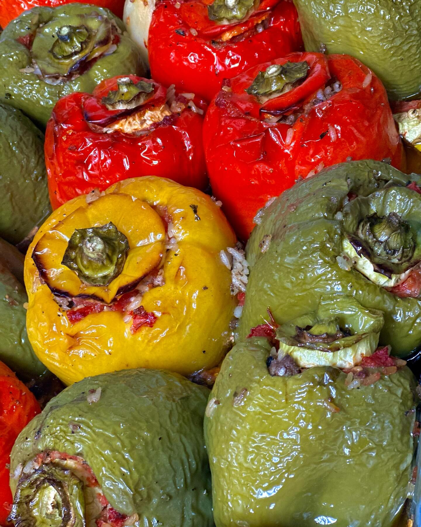 🔔Stuffed peppers 🫑🫑 and zucchini today 🤤 🚨
#stuffedpeppers #yemista #kephigreekkitchen