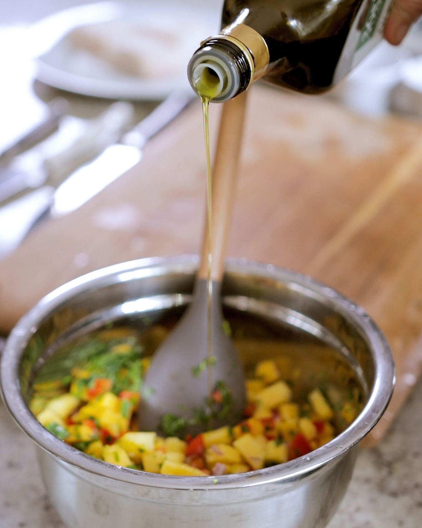 Did You Know : The Oils You Cook with Matter! 

When cooking at high temperatures, it is important to choose an oil that can withstand the heat. We recommend coconut, avocado or even ghee. 

For low temperature cooking, such as salad dressings, olive