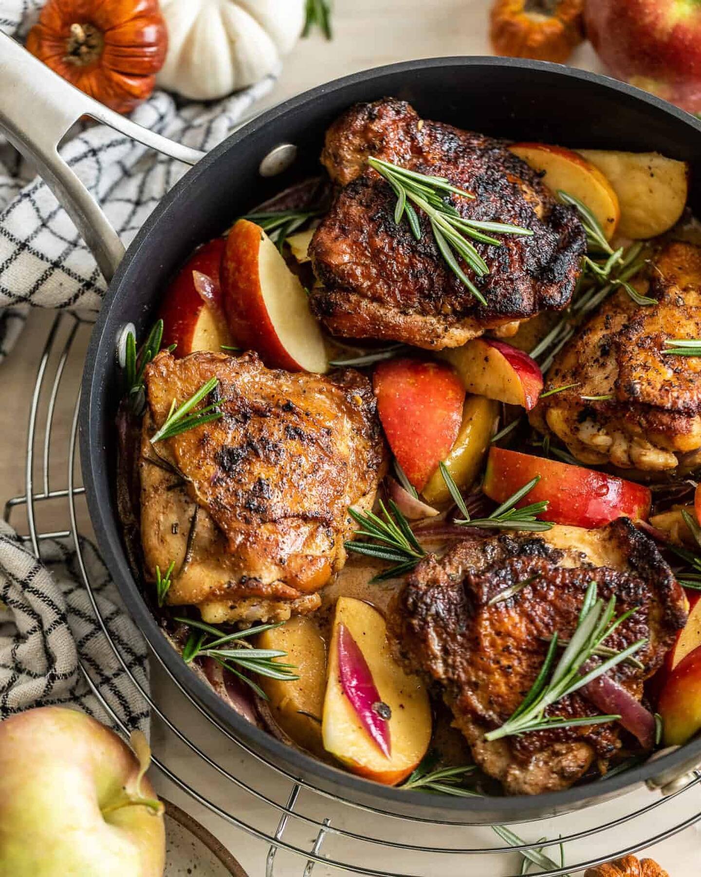 &ldquo;Pan Seared Chicken Breast with Apple Cider Pan Sauce&ldquo;🍎🥘

Embrace the cozy flavors of fall with this irresistible recipe by Chef Trent! Comment &ldquo;APPLES&rdquo; or &ldquo;🍎&rdquo; and we will DM you this delicious recipe! 🍂🍁. #Fa