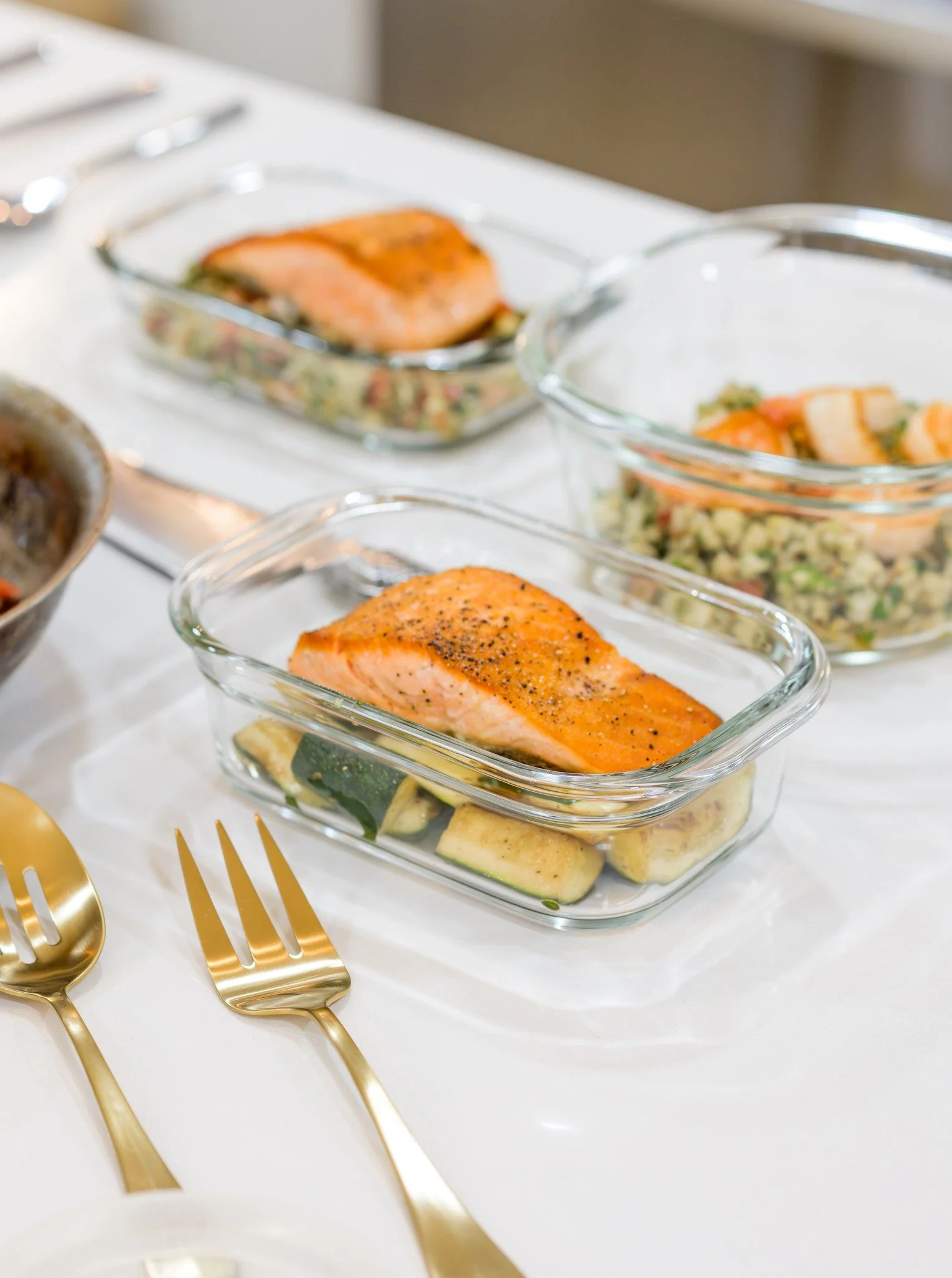 Weeknights don&rsquo;t have to feel rushed. Meal prep cuts family chaos in half, turning busy evenings into calm, connected moments. A Perfect Fit makes it easy.

 #APerfectFit #EatWellLiveWell #MealPrepMadeEasy