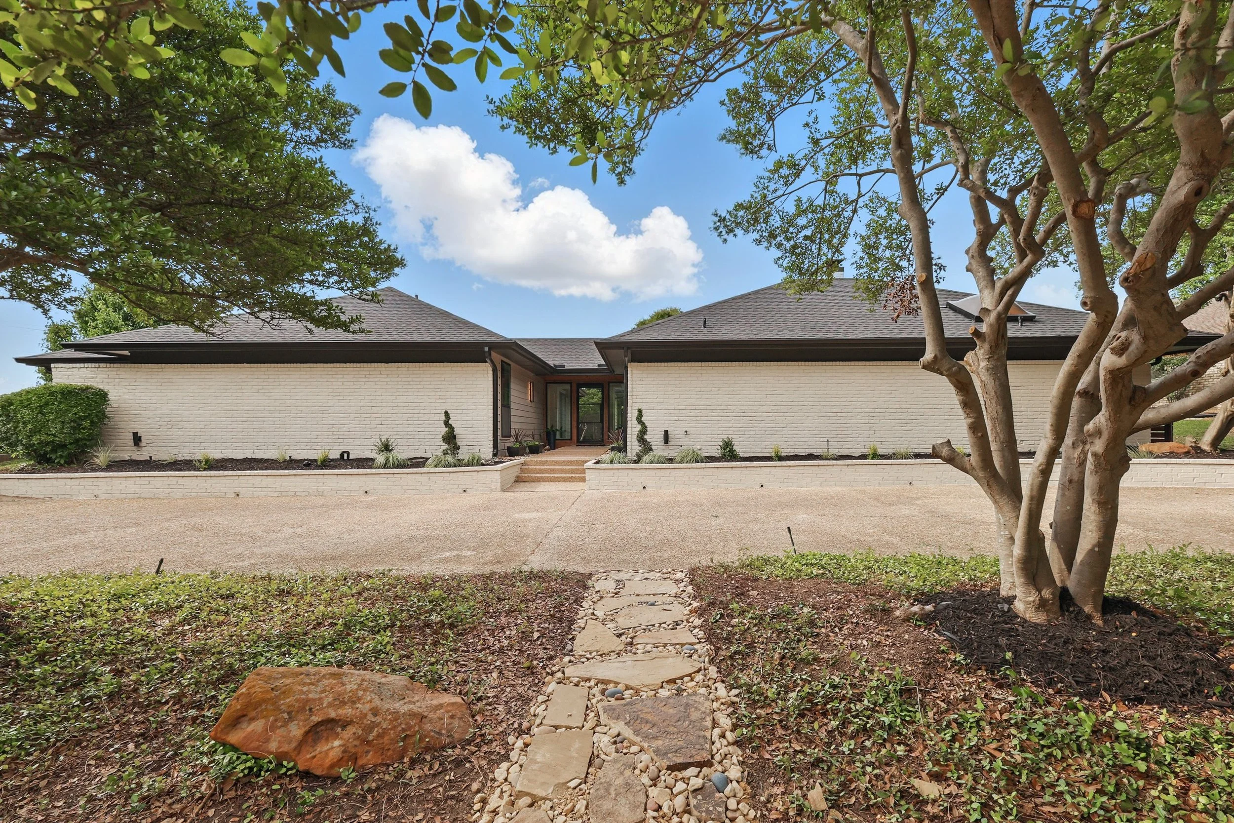 01-7601 Pennyburn Dr Final1.jpg