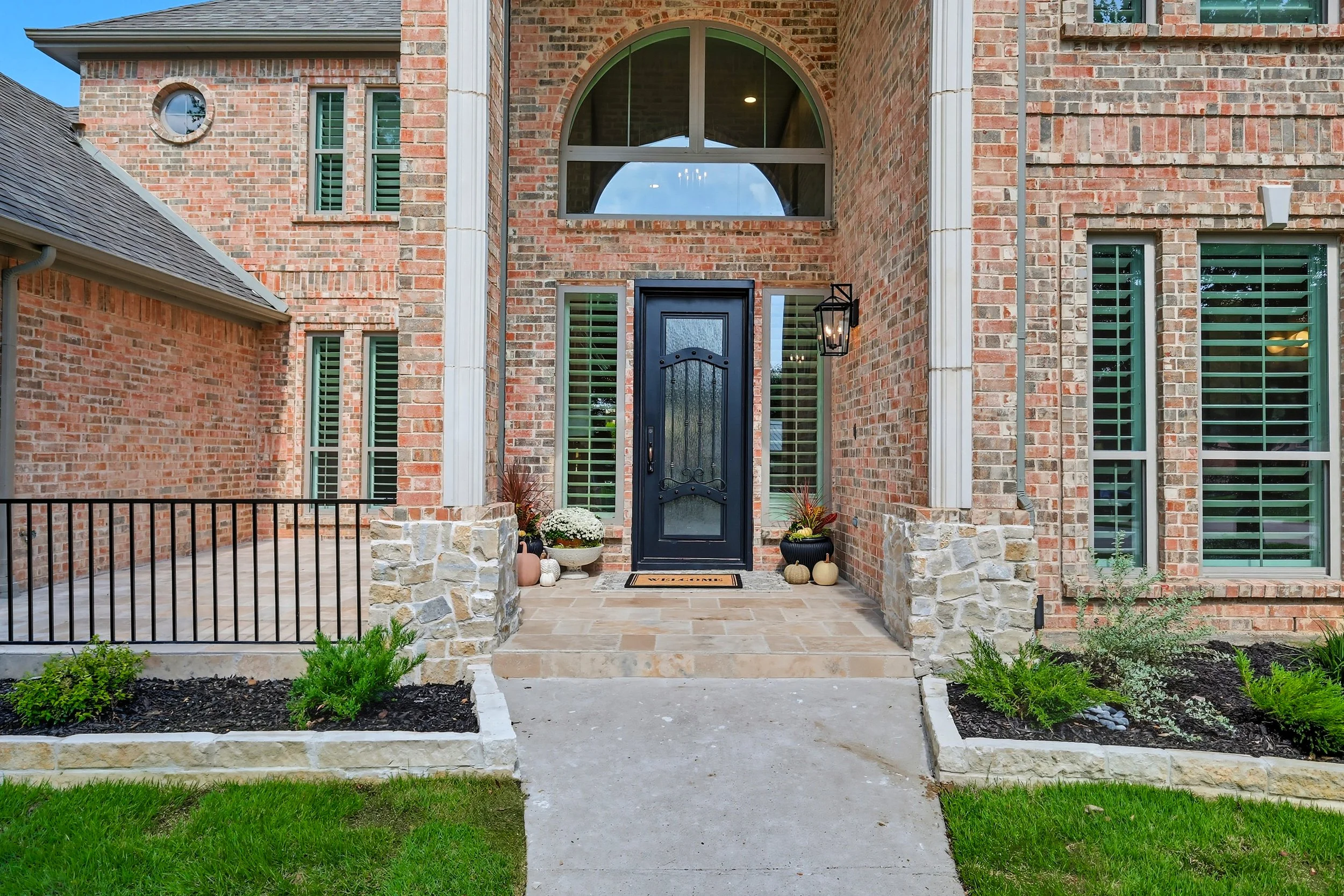 02-310 Lakeside Ct FINAL-4.jpg