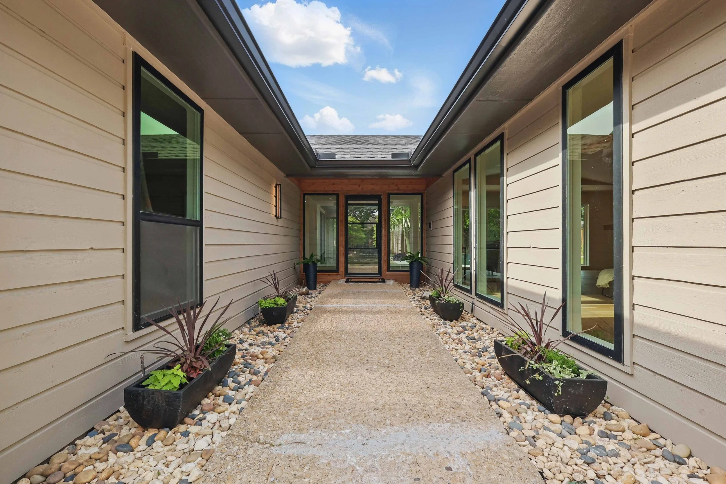 03-7601 Pennyburn Dr Final4.jpg