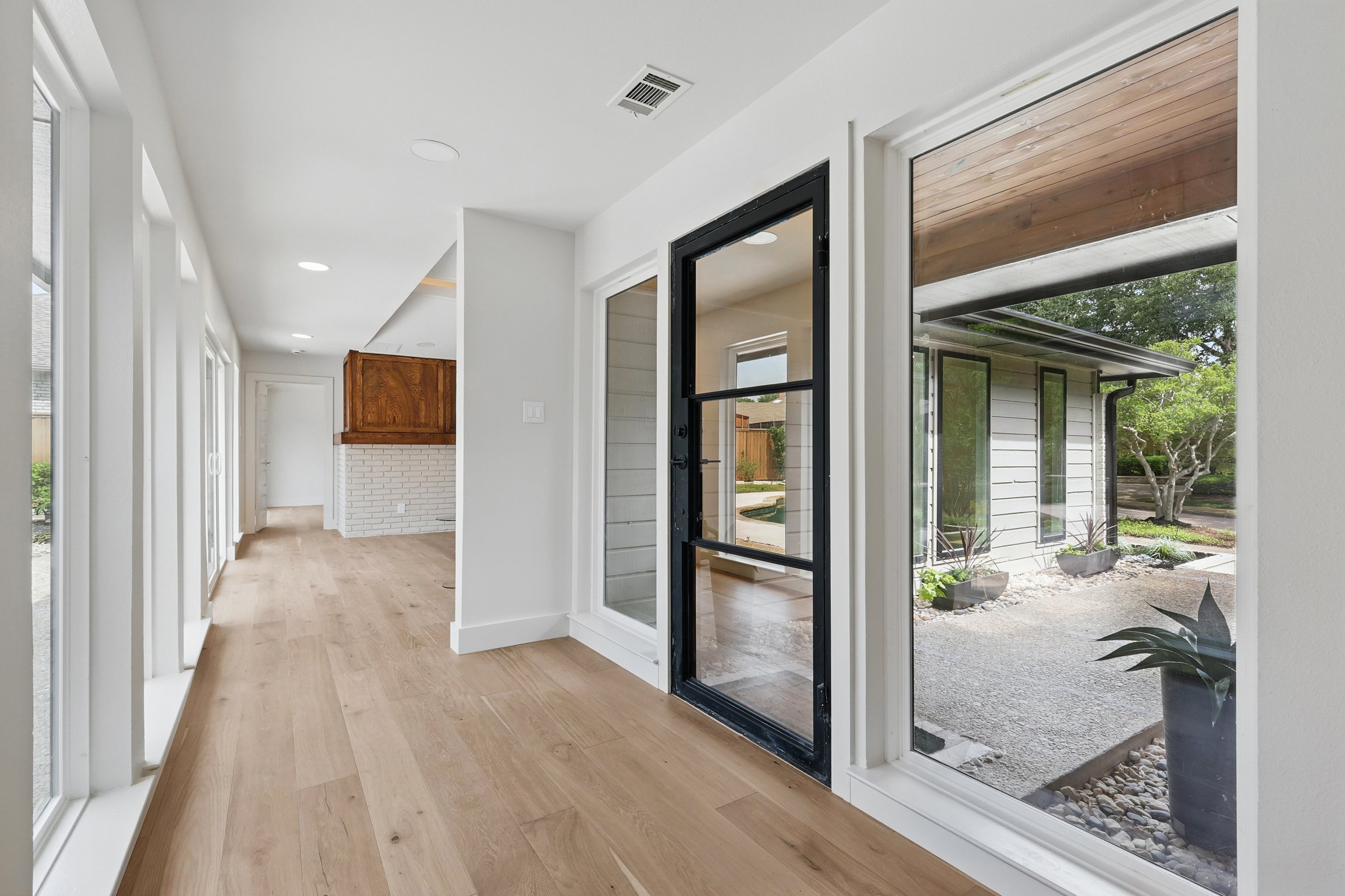 02-7601 Pennyburn Dr Final5.jpg