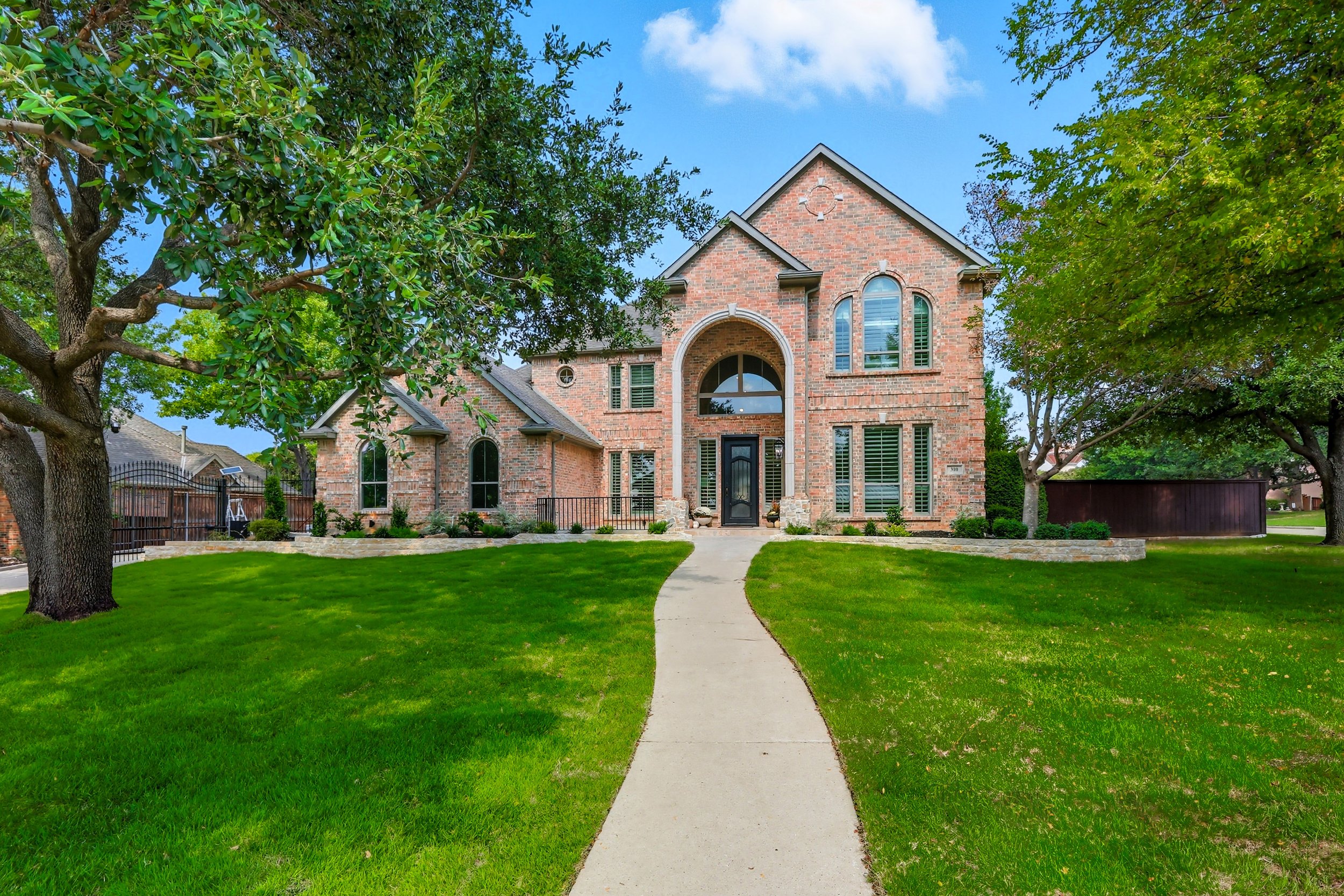 01-310 Lakeside Ct FINAL-1.jpg