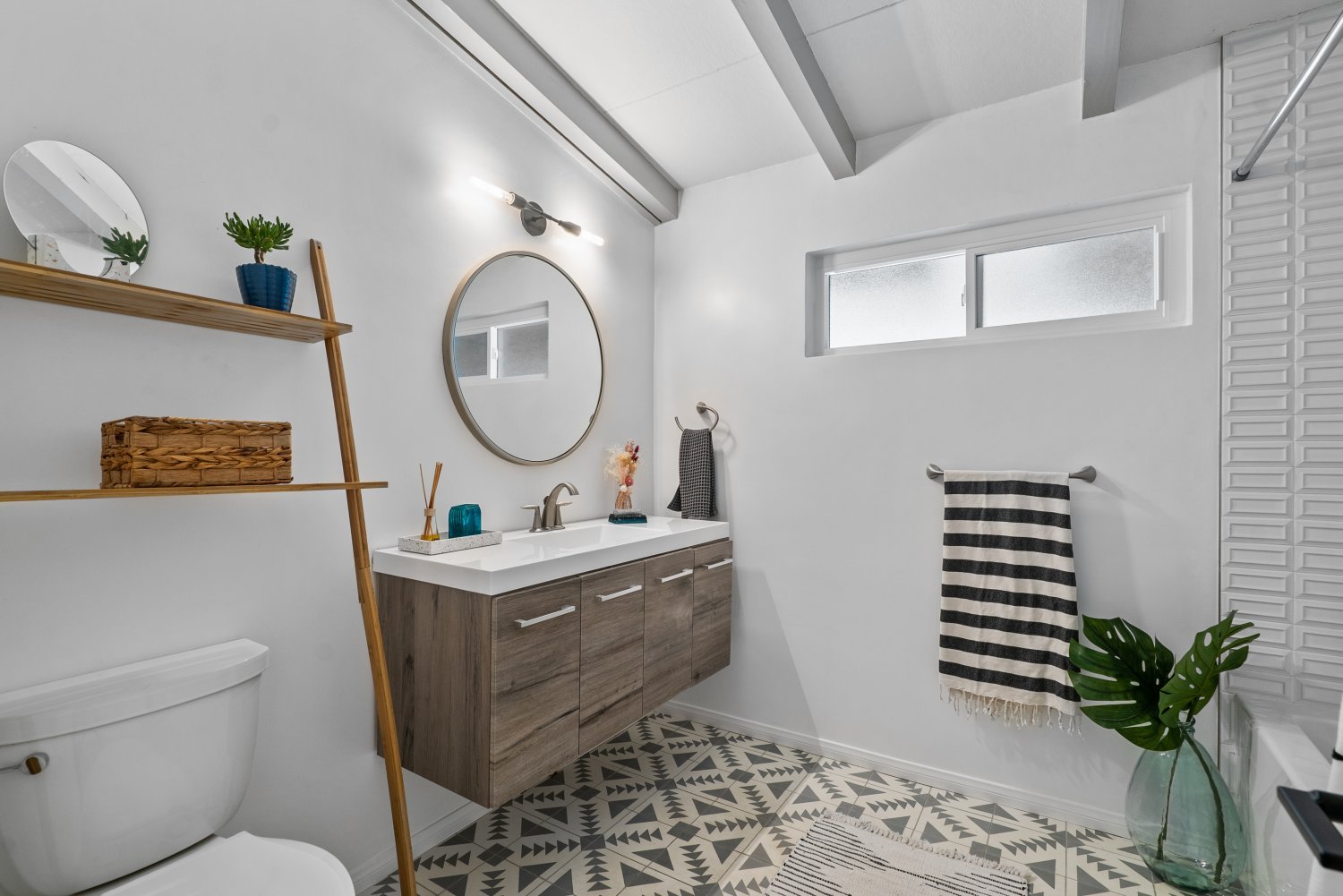 guest bath.jpg