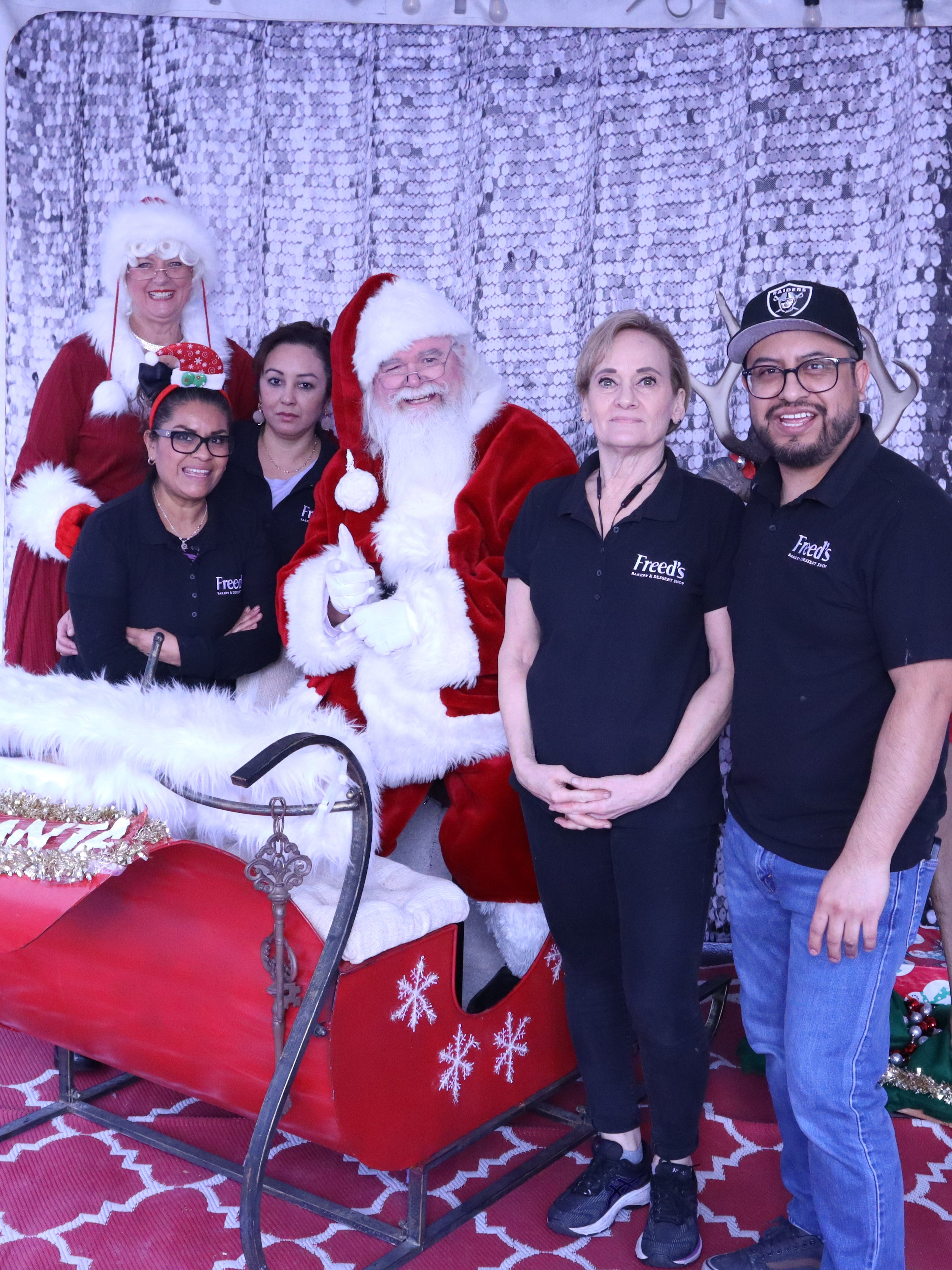 freeds_santa_meet_greet_Photo_20241208_Time-145310_16lk5m.jpeg