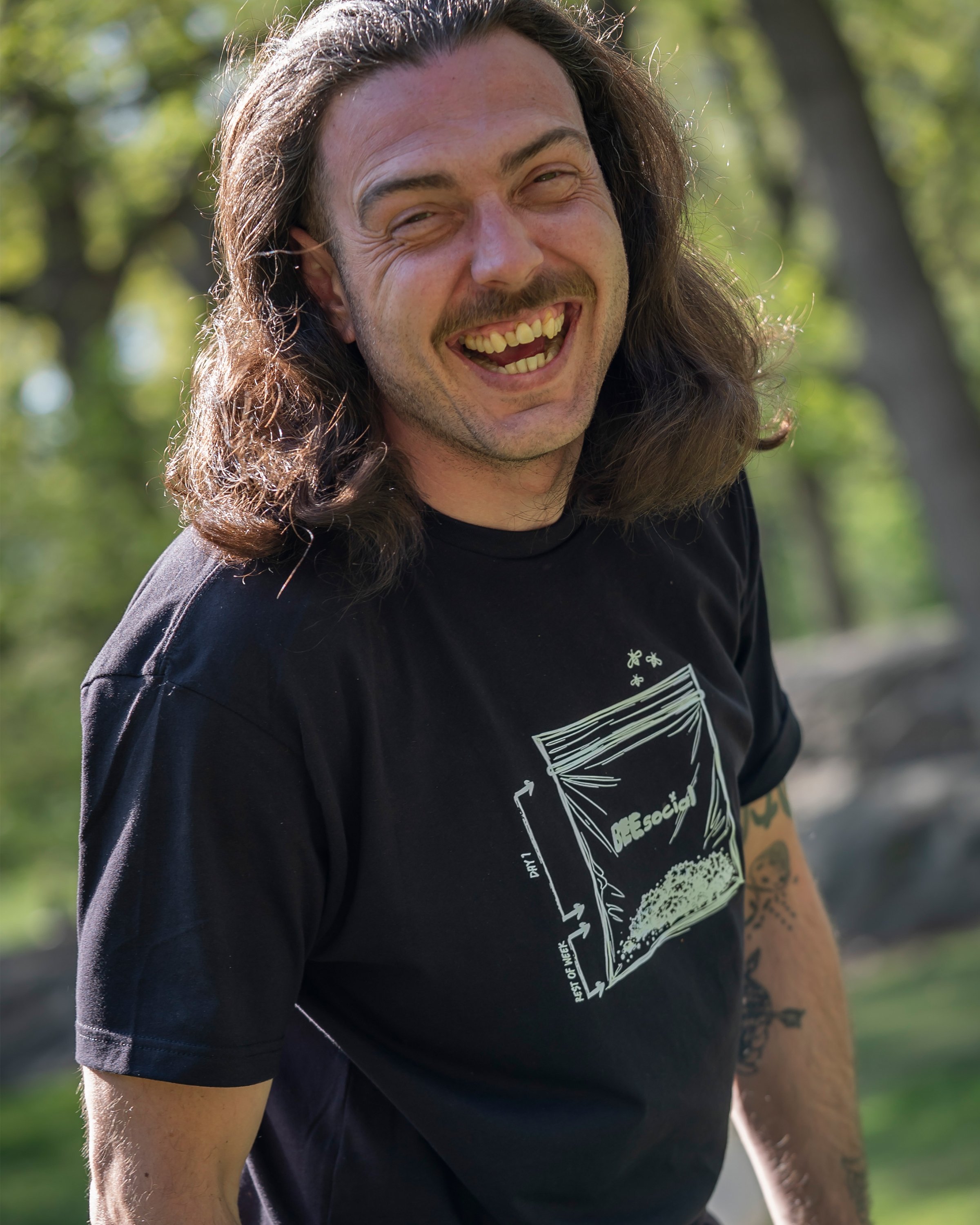 socail-bag-tee-lifestyle.jpg