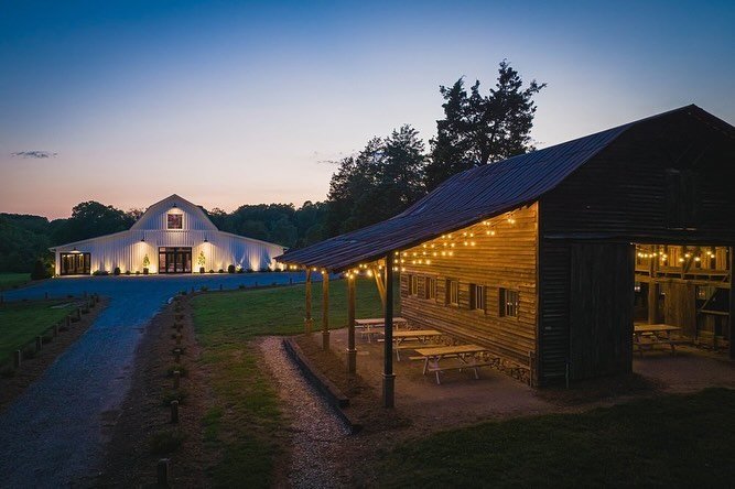 The Kinsleeshop Farm is more than just a venue &ndash; our beautiful 100-acre farm features three barns, a vintage farmhouse, ponds &amp; streams, wooded trails, spacious fields, plentiful dressing room areas, and a variety of indoor and outdoor wedd