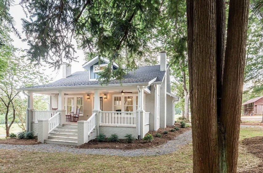 Welcome to our 1930s farmhouse bungalow, where the pre-wedding celebration starts! This lovely retreat offers three cozy bedrooms, a gorgeous master suite bathroom, a contemporary kitchen, and a charming porch 🤍

#wedding #weddings #weddingday #wedd