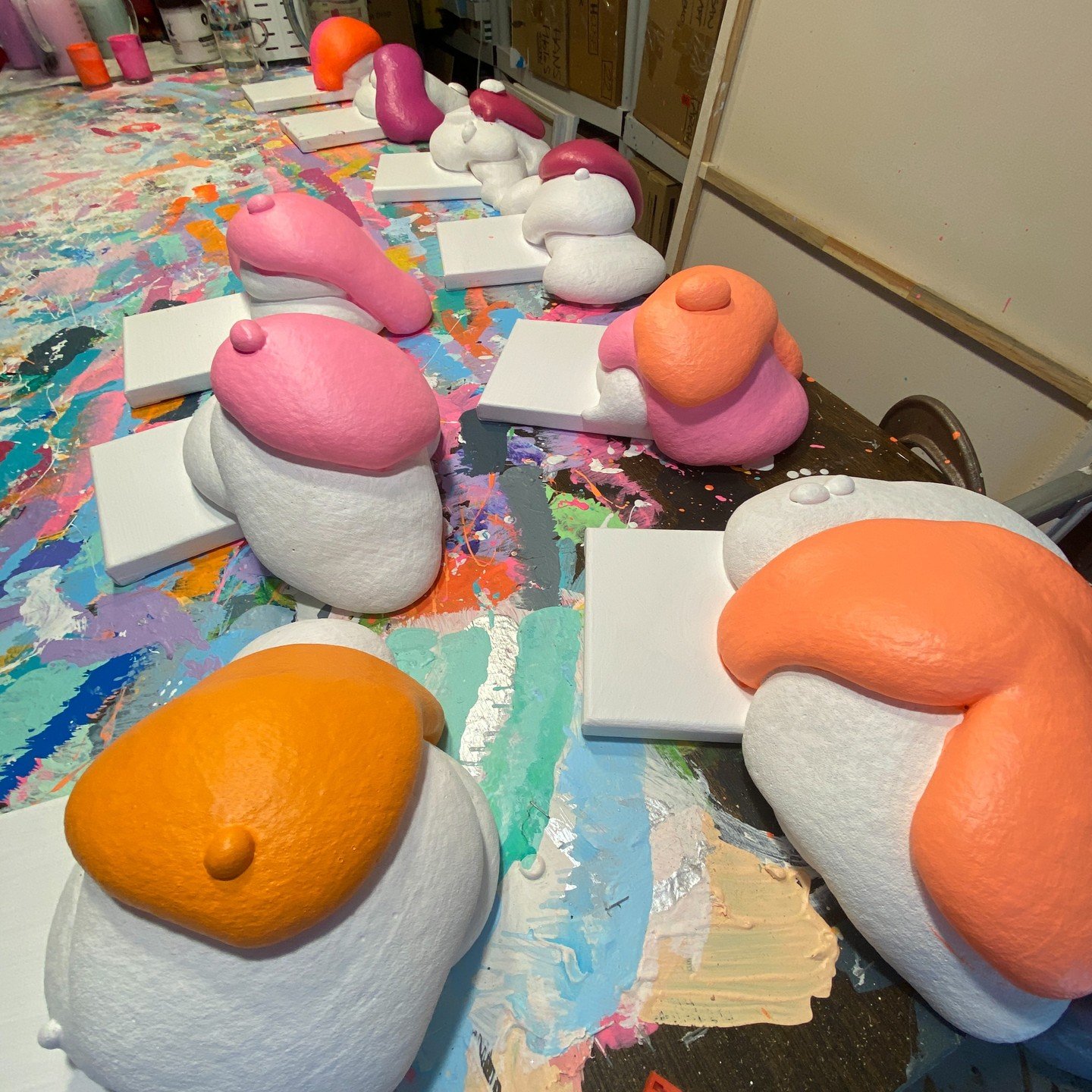 New batch. Getting ready for my first street art fair (The Beaux Art Show in Miami) -- in 50 years. Yes, that's right, 50 years! The last one I did was the Gold Coast show in Chicago in 1975.

#art #painting #sculpture #artfair #acrylics #resin
