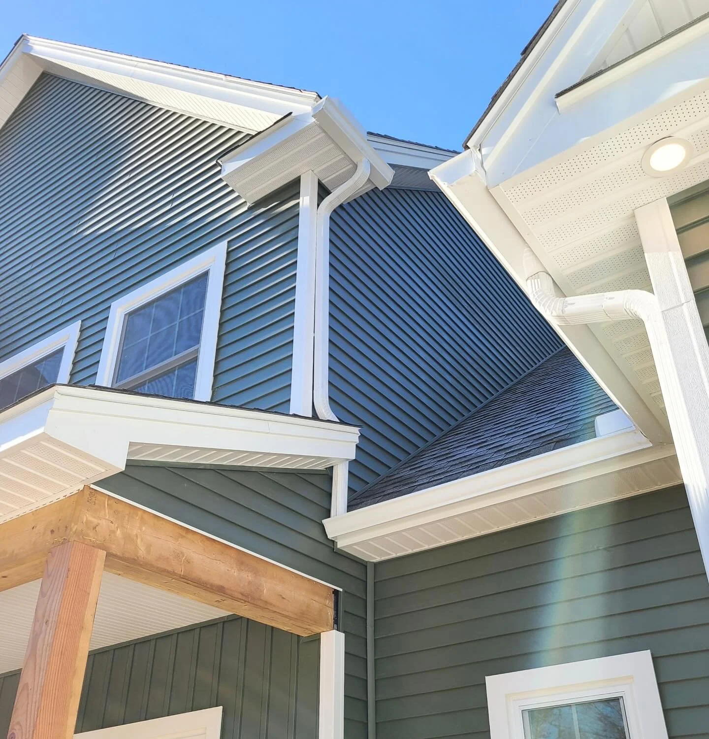 ✨ 5K White Gutter Install &ndash; Swanzey, NH ✨

Another home protected and looking sharp! 

We recently wrapped up a Pro5K white gutter installation in Swanzey.

The fresh, clean lines of these gutters not only boost curb appeal but also provide rel
