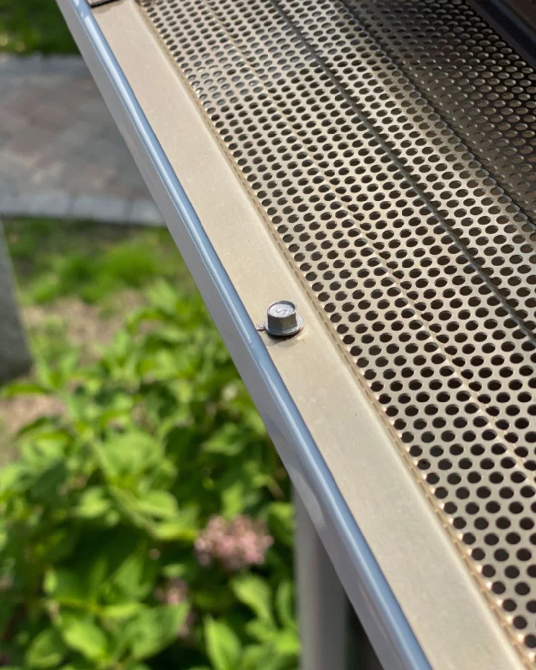 🍂 MicroGuard Gutter Guards are designed to keep leaves, pine needles, and debris out while allowing rainwater to flow freely through your gutter system. That means less maintenance, fewer clogs, and better protection for your home year-round.

At Le