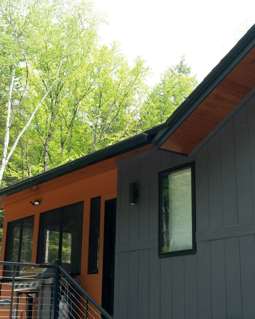 ✨ Bigger. Stronger. Better.

Legacy Box Gutters are built to perform and designed to disappear.

✔ Larger capacity than standard 5" gutters
✔ Seamless .032 aluminum construction
✔ Custom fit &amp; custom corners
✔ Heavy-duty hangers built for ic