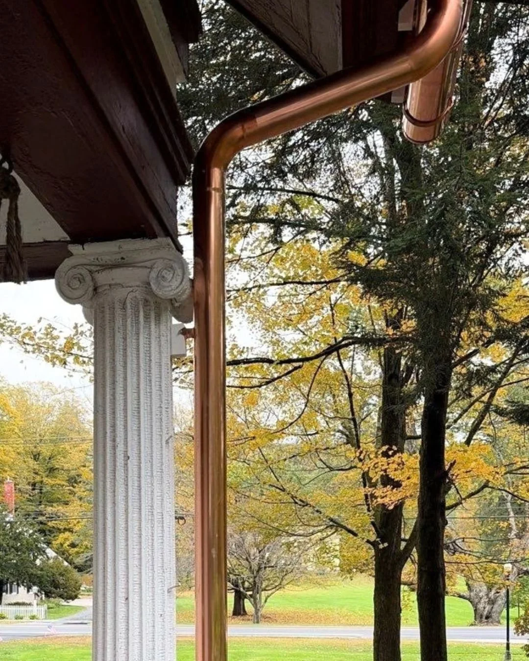 🏡 Built for New England homes. Made to stand the test of time.

Custom copper gutters bring together timeless beauty, lasting performance, and craftsmanship that complements the character of classic New England architecture.

Discover why custom cop