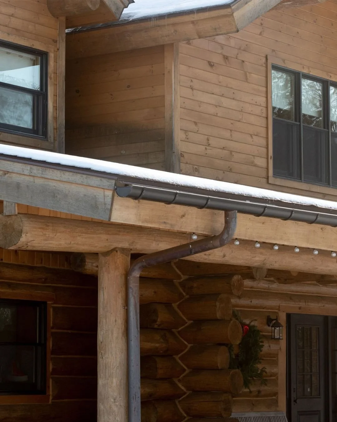 ❄️ Is your gutter system ready for winter?

New England winters can be tough on your home. Snow, ice, freezing temperatures, leaves, and debris can all put extra stress on your gutters.

Before winter arrives, take a few minutes to make sure your gut