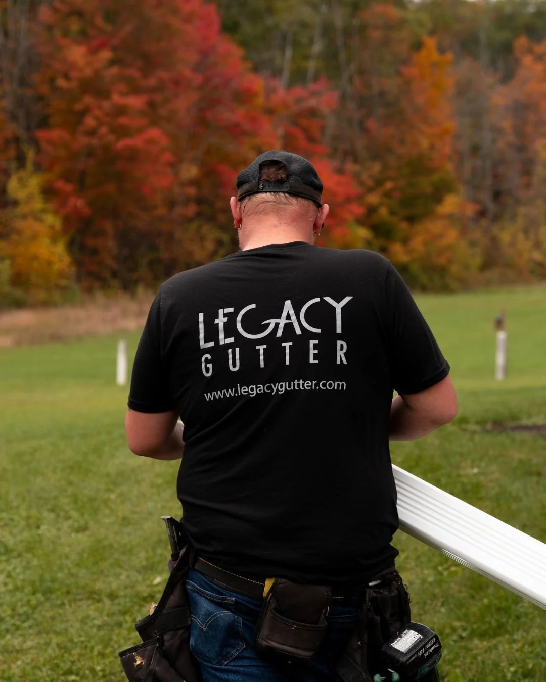 💪 Legacy Gutter Team -  Putting in the Work! 🏠🔨

Looking back at another job where the Legacy Gutter crew showed up, worked hard, and got the job done right! 💯 From start to finish, our team takes pride in quality workmanship, attention to detail