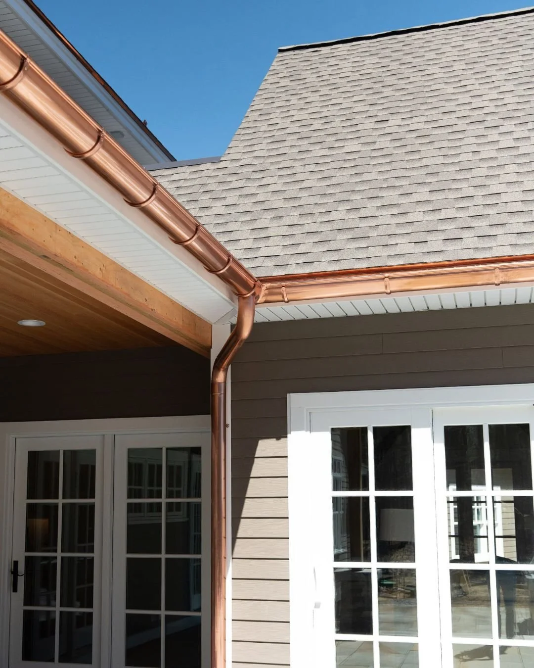 Copper and October. A New England pairing. 🍁

Half round copper gutters have a warmth that suits New England in the fall. Over the years, copper develops a patina that adds even more character, so the gutters become part of the home's story.

At Leg