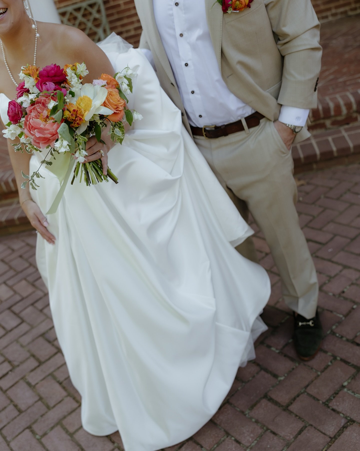 The ceremony!! Got married in my high school chapel!!

All flowers were by the incredible @katiedidfloral 
All photos by the wonderful @byanabellajune