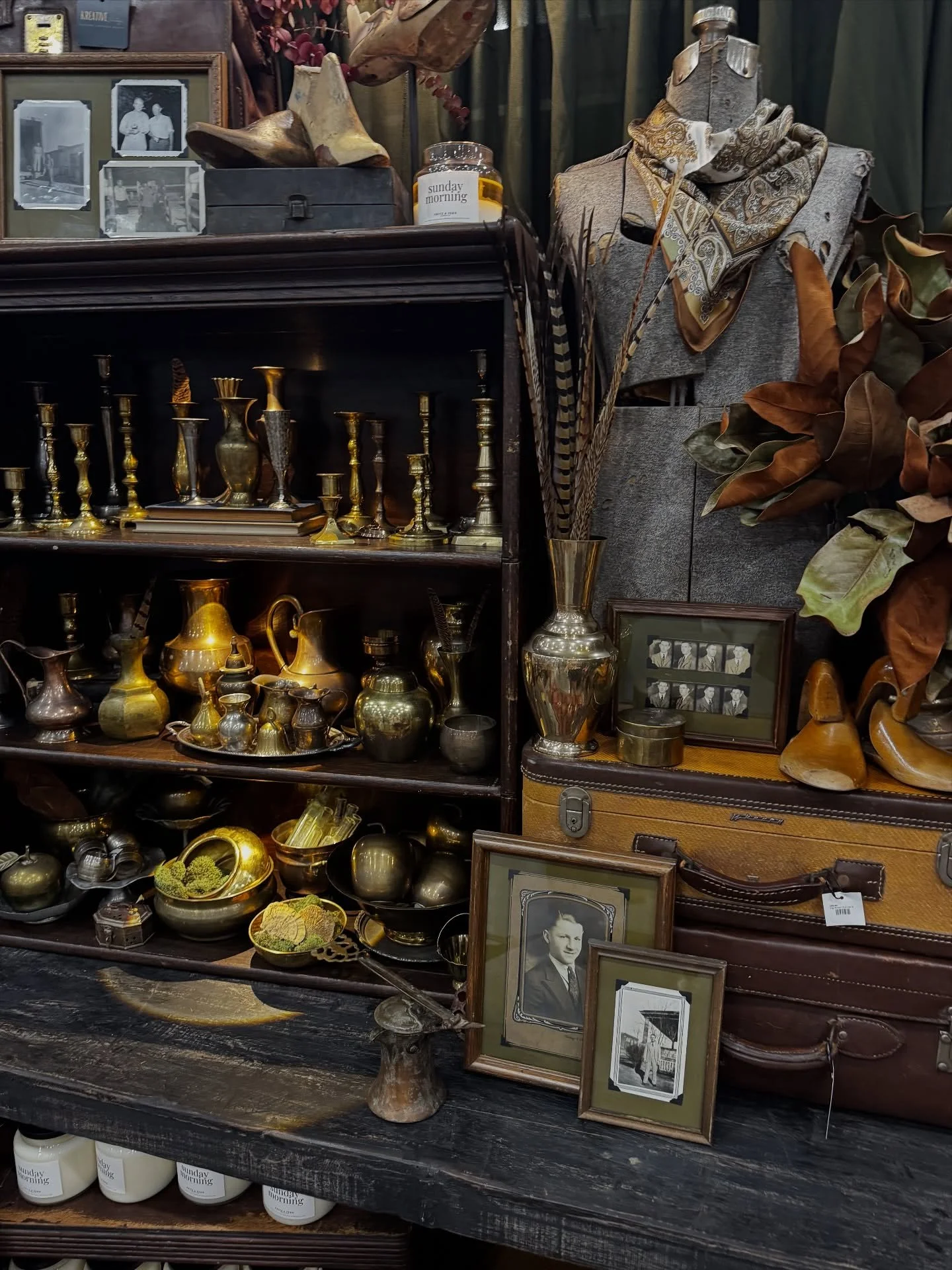 Growing up is realizing that antiquing is more fun than going out&hellip;

Finds from last week&rsquo;s great junk hunt in our neighborhood! I want it all. The French horn?! You&rsquo;re kidding. 

#antique #thegreatjunkhunt