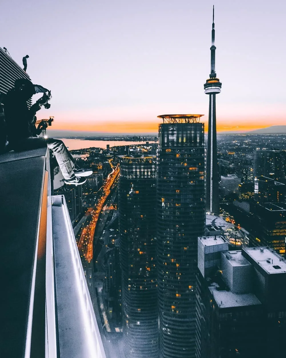 You are the one who can stretch your own horizon ~ Edgar Magnin

#innovation #futurefocussed #iloveart #lightspacetime #creativityfound #creativeart #creation #life #instadaily #picoftheday #artistic #like #colors #creativephotography #business #crea