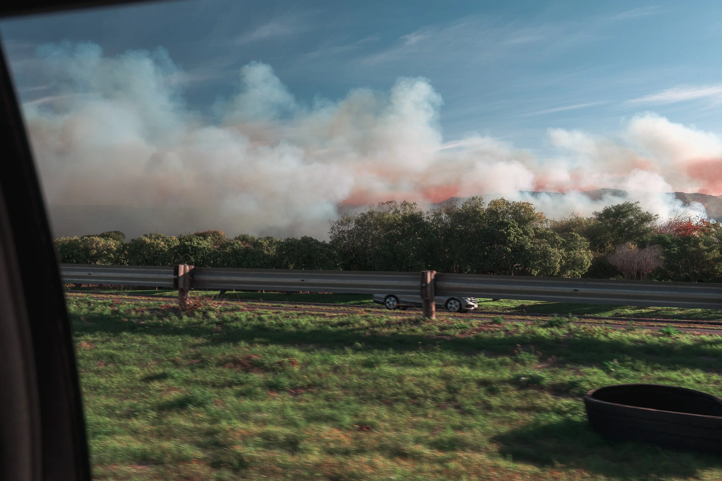 CAPE TOWN FIRES Smoke from Side Door of Moving Car. CAPE TOWN MAY 2025.jpg