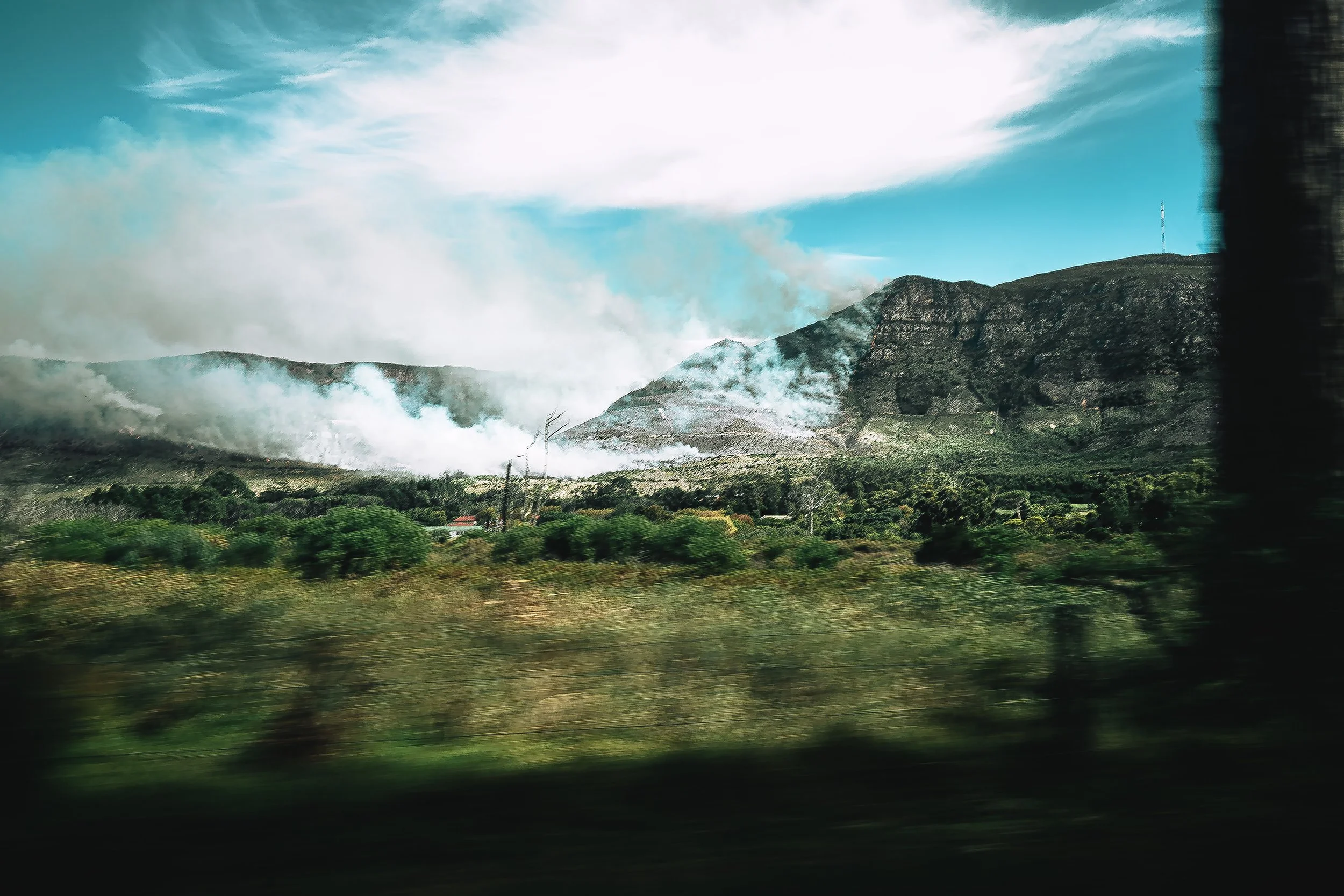 LANDSCAPE Cape Town Fires on The Mountain MAY 2025.jpg