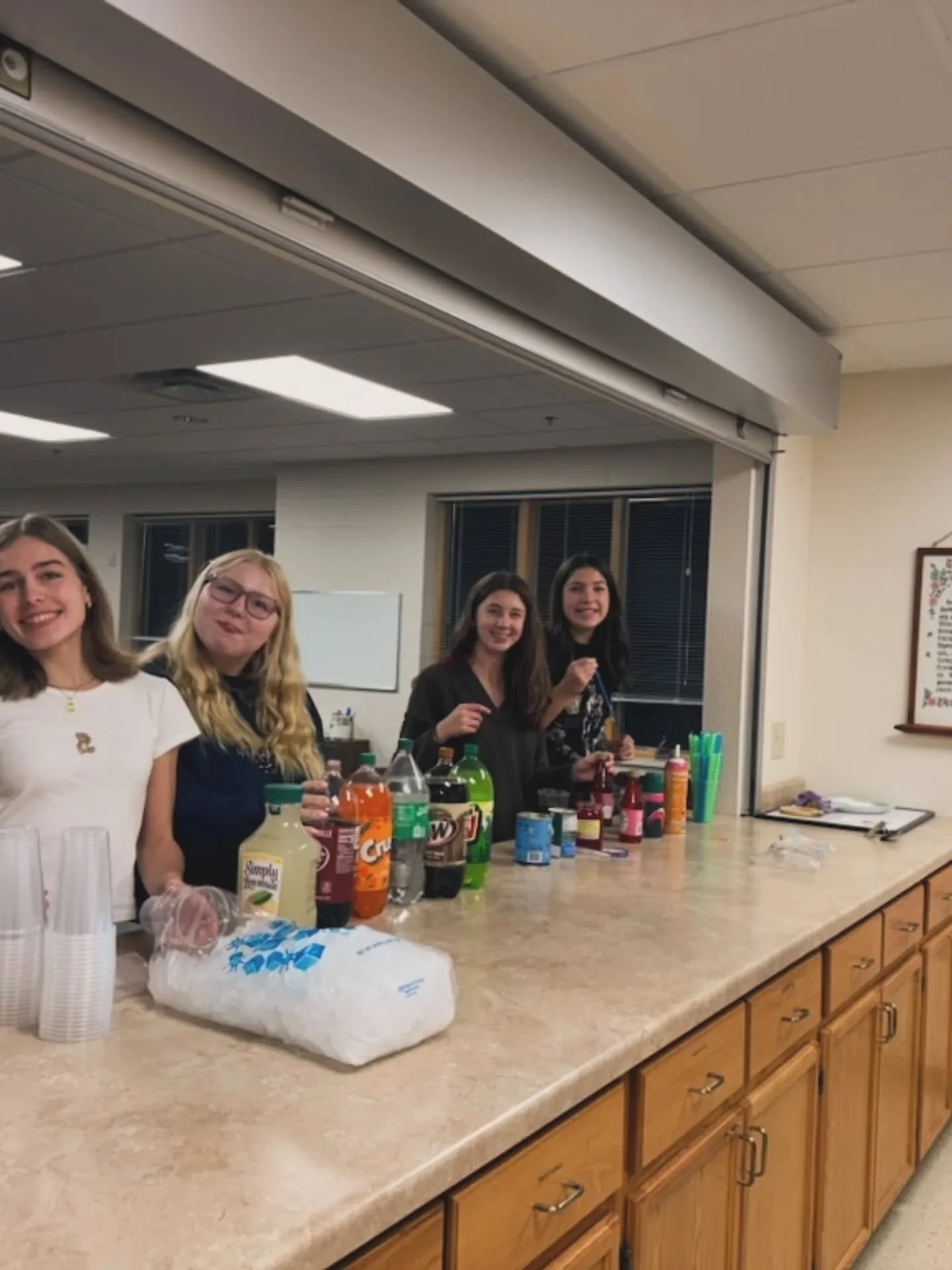 🍹🍕tonight high schoolers played games and made dirty sodas

💙🩵see you in December for more fun