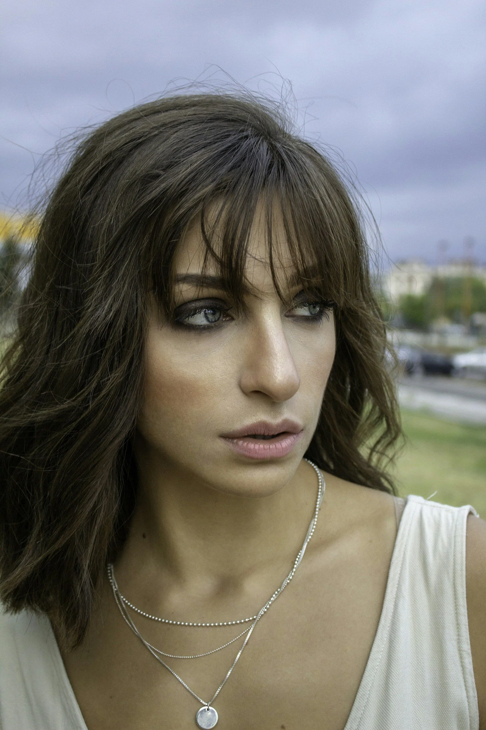 Flequillo "Cortina" Largo: El marco perfecto para rejuvenecer el rostro sin cortar el largo 