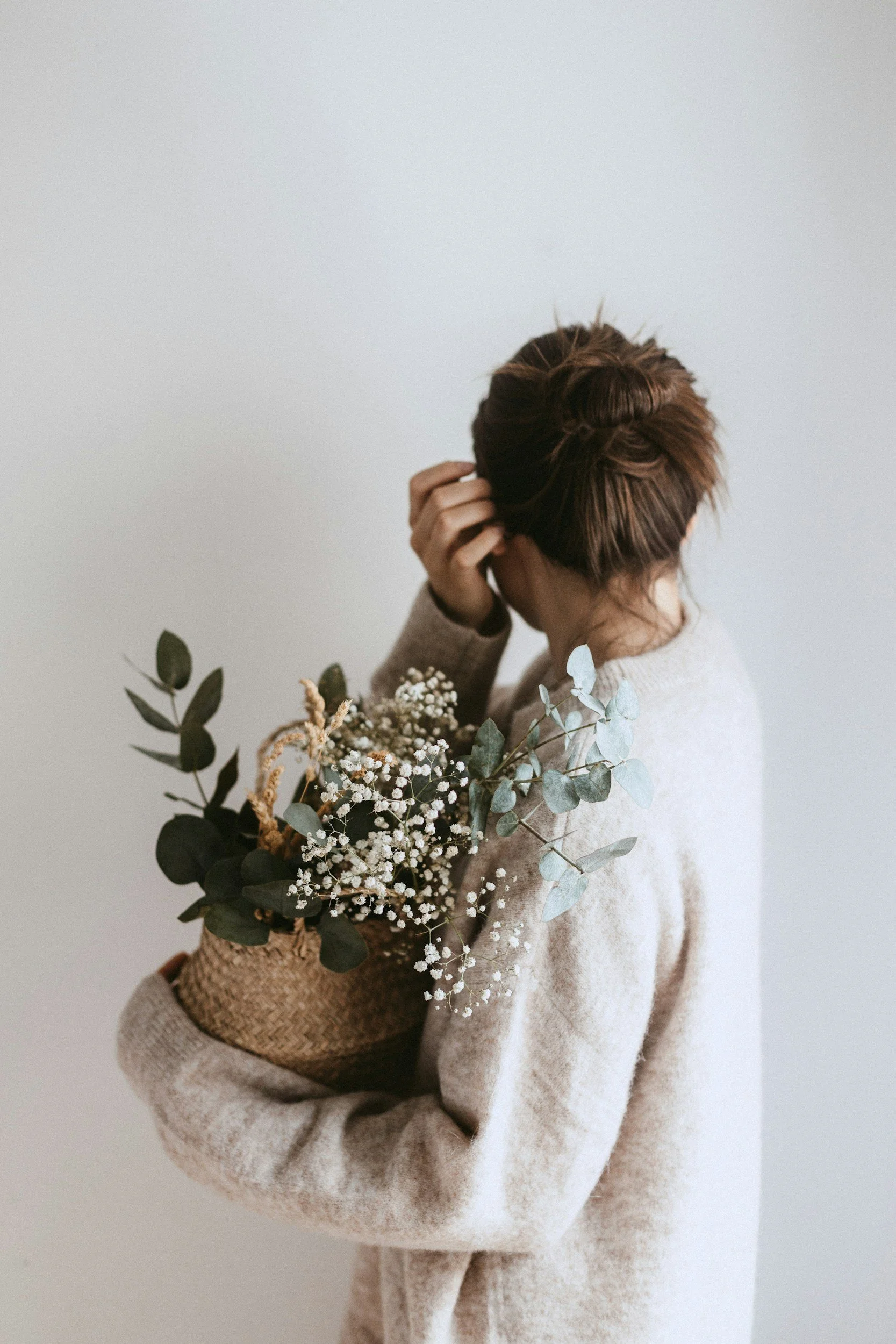 The Trad Wife Style: What’s Behind the Aesthetic of Classic Femininity and How to Make It Your Own Without Letting It Define You