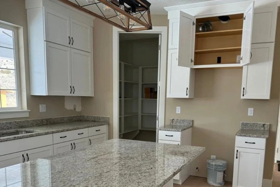 Should You Put a Full Kitchen in the Basement or Just a Kitchenette?