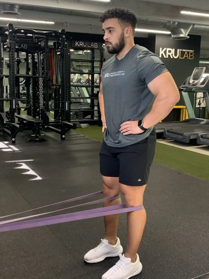 ATTN Miami Marathon runners ‼️
Make sure your hips, knees, and spine are ready to handle the asphalt with this activation + movement prep sequence.

These exercises prime the key systems your body relies on every stride:

&bull; Spanish Squat &rarr; 