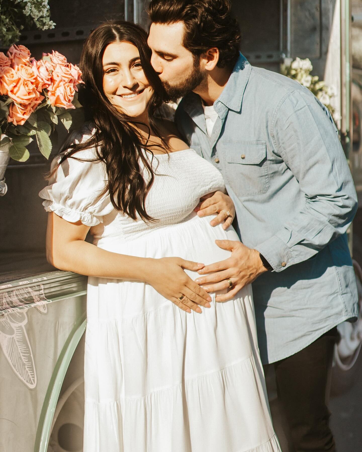 Mom + dad to be stopping by Willow&rsquo;s flower truck Ferdi. 

Contact us to rent Ferdi out for your next photo op. Link in bio!

Photo 📸 by @kristinenicolephoto