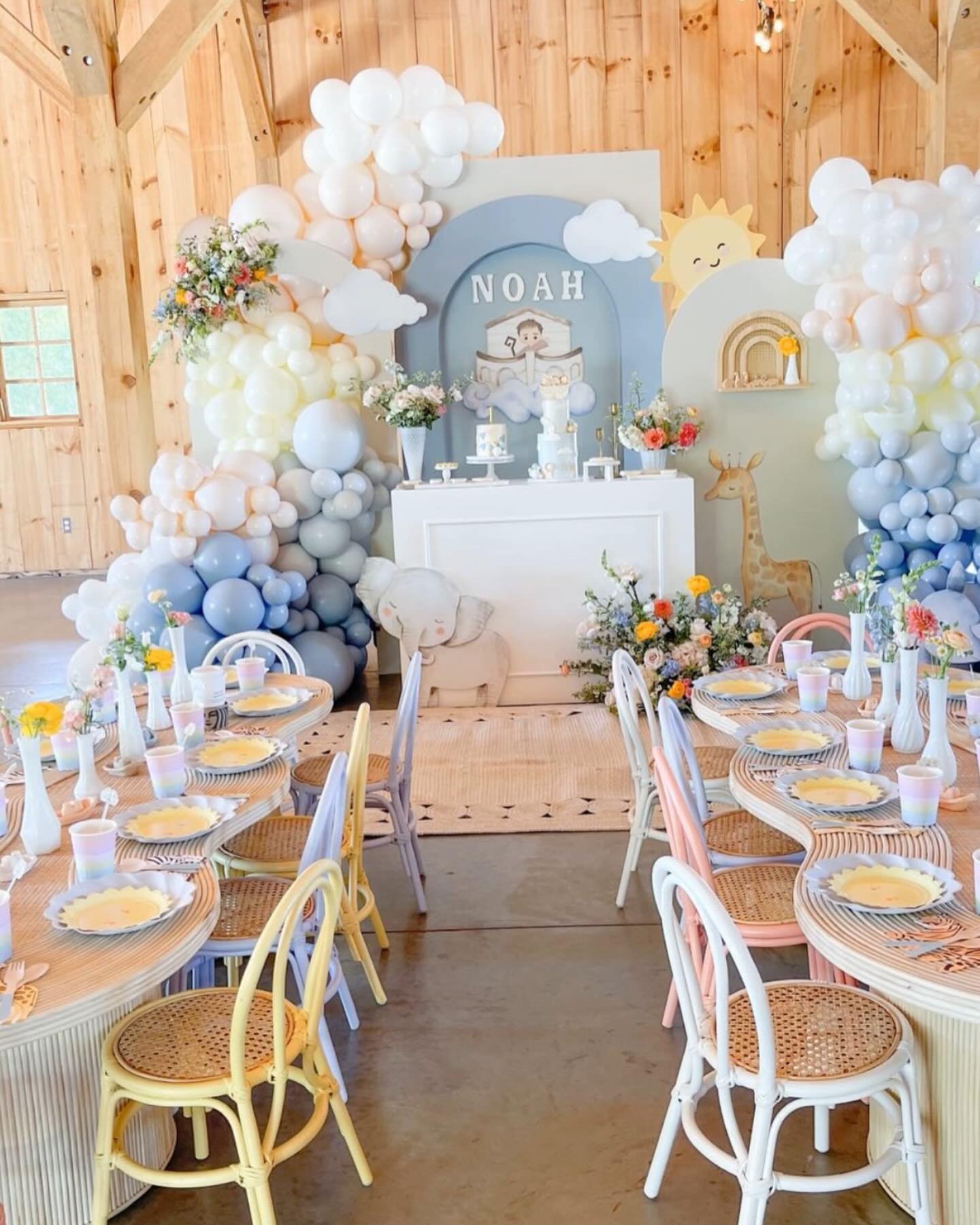 This 1st bday party was the cutest. We had fun designing the florals for this.
 
@jreggie 
Venue: @richards_ranch 
Rentals: @bayareakidsrentals @eventcollection 
Balloons: @cocopopballoons 
Florals: @willow_floral_design