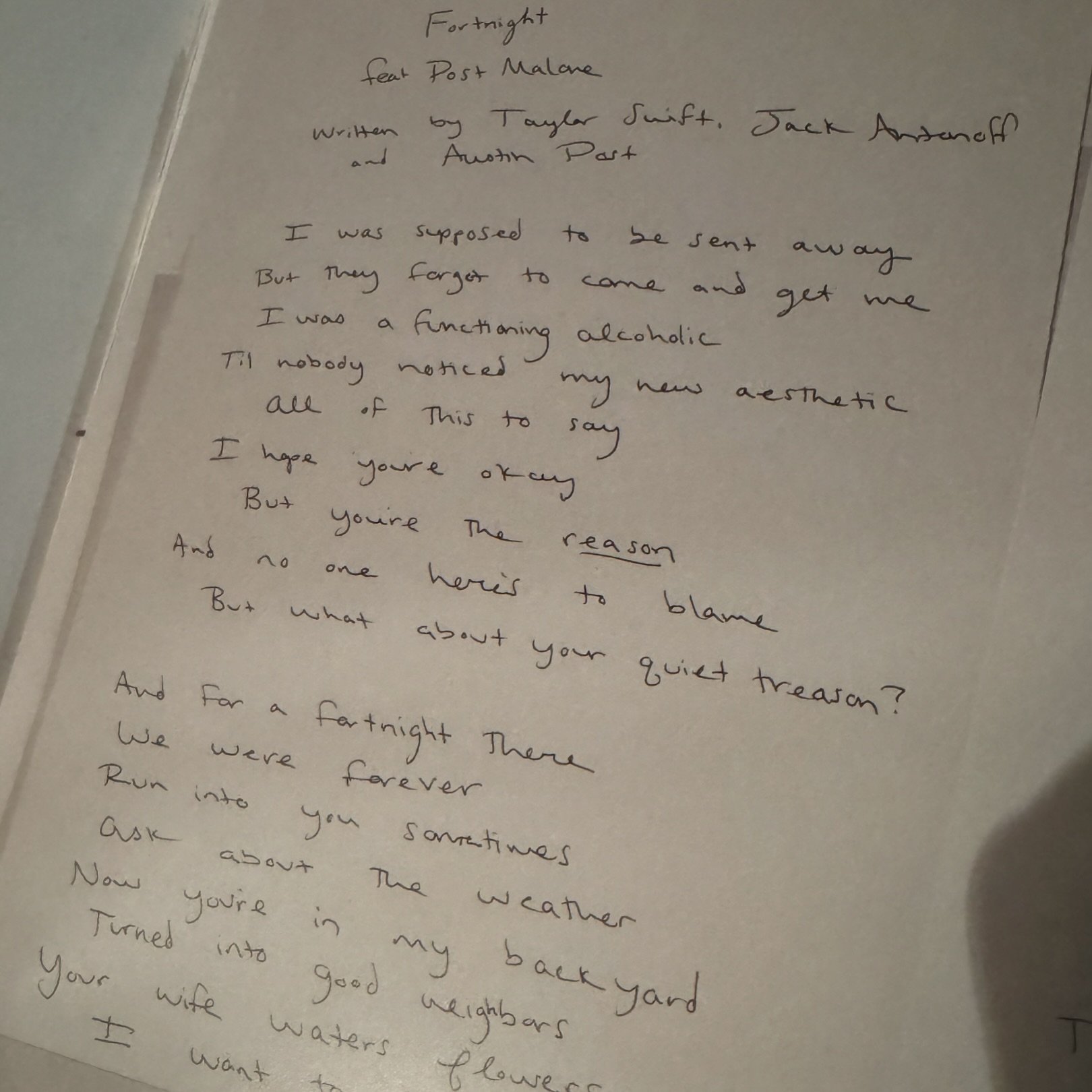 Hace poco compr&eacute; mi primer &aacute;lbum de @taylorswift, &ldquo;El departamento de los poetas torturados&rdquo;. Cada vez me gusta m&aacute;s su trabajo. Su capacidad no conoce l&iacute;mites. 

De este &aacute;lbum me enganch&oacute; (hasta a