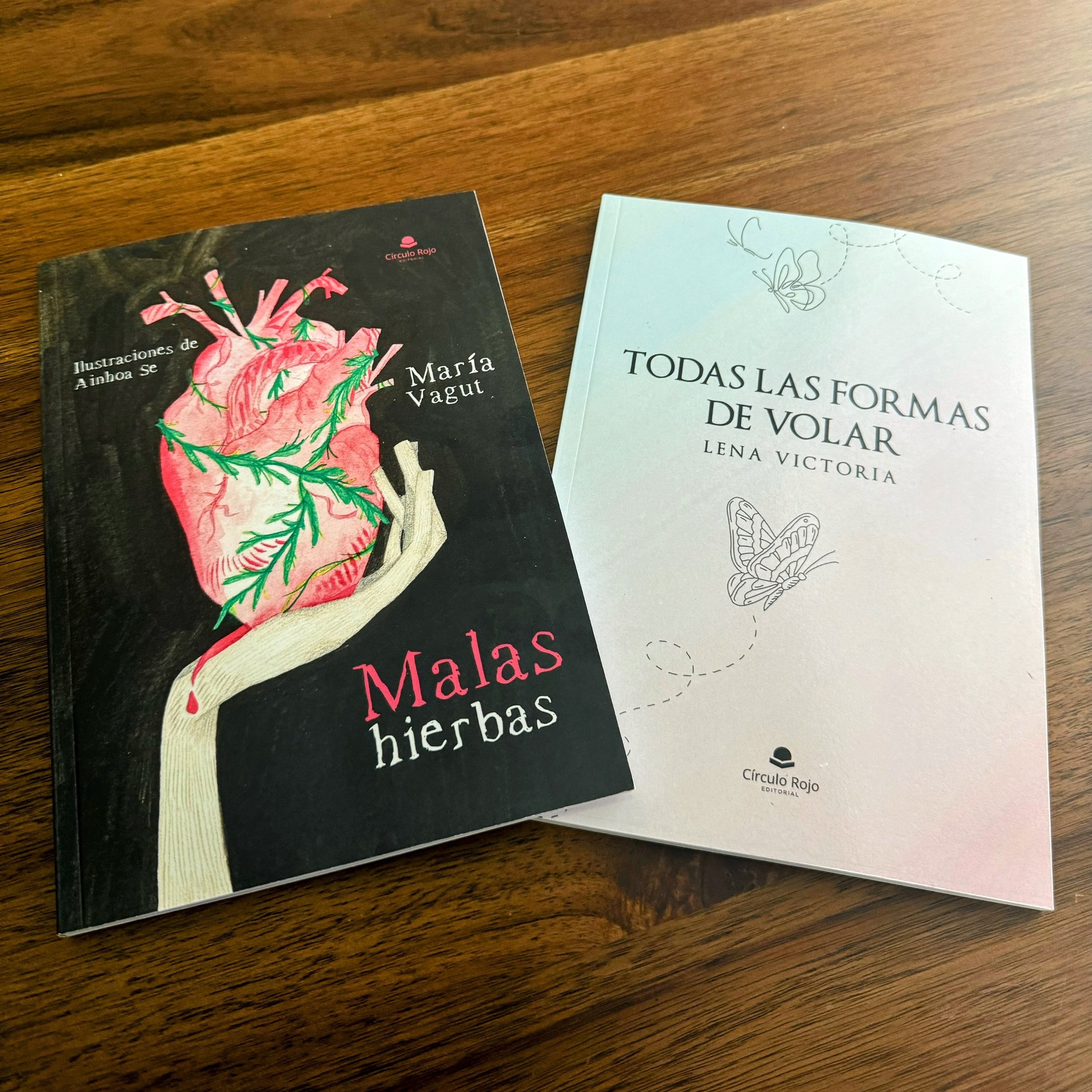 Recibidos estos dos ejemplares hoy: &ldquo;Malas Hierbas&rdquo;, de @mariavagut; y &ldquo;Todas las formas de volar&rdquo;, de @lenavictoria_alasdeesperanza. #poesia para leer este fin de semana! 😍