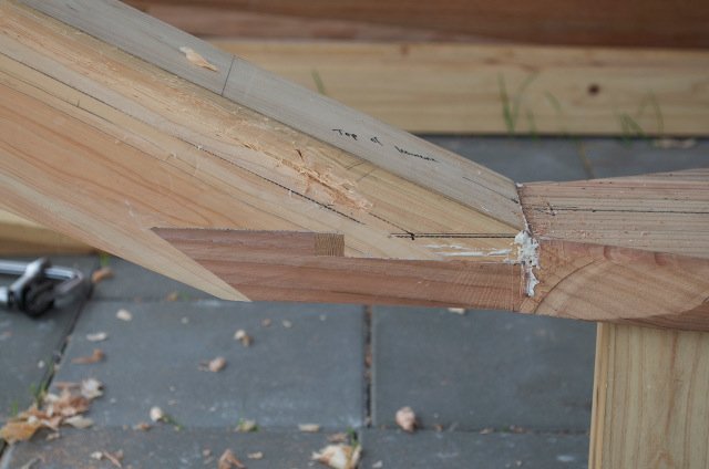 The bite scarf, called a kama tsugite, that fastens the stem and keel plank.