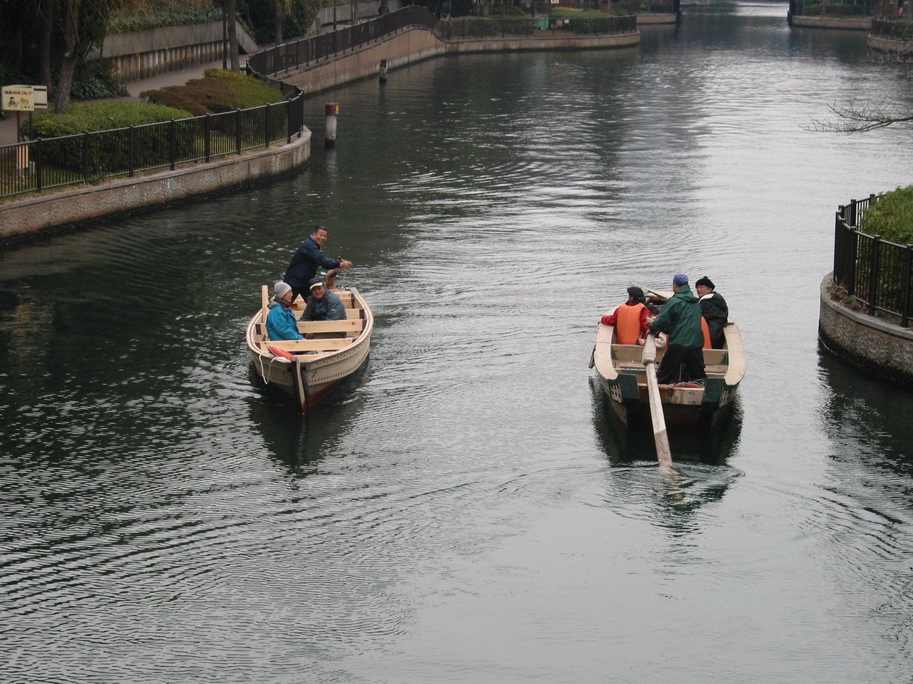 Wasen Tomo No Kai operates a fleet of traditional boats in Koto-ward, Tokyo.