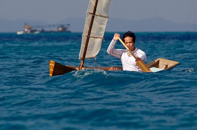 Up to forty-five boats participate today in sabani races throughout Okinawa. (All sailing photographs by Mr. Asato Hiroyuri)