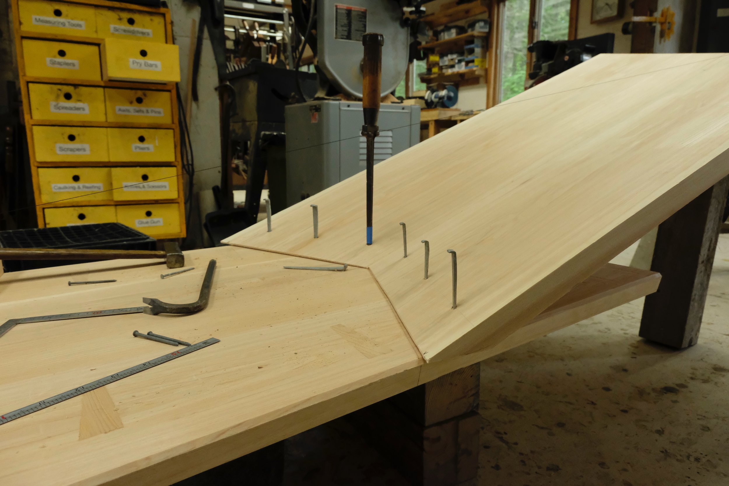 The bow transom is nailed vertically, the nails clenched underneath.