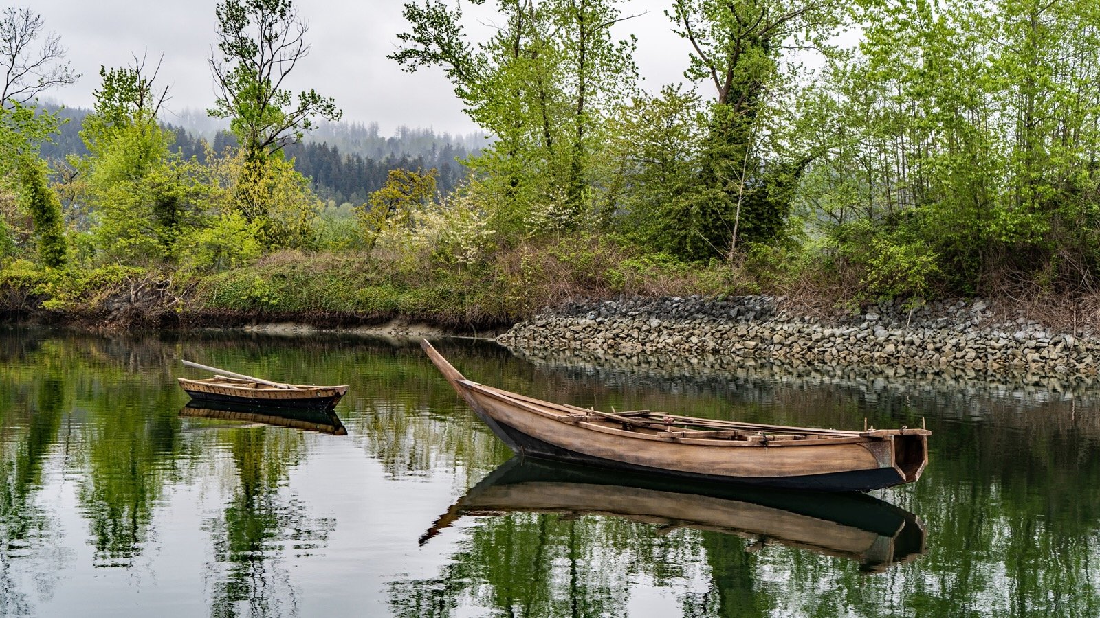 Samurai boat on the right with the canal boat on the left. (Dean Eilertson)