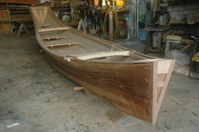The completed boat, seen from the bow. The huundu fastenings are visible along the seam between the side planking and bottom.