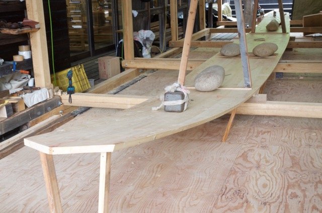 Stone weights and props help hold the bottom to the proper shape.