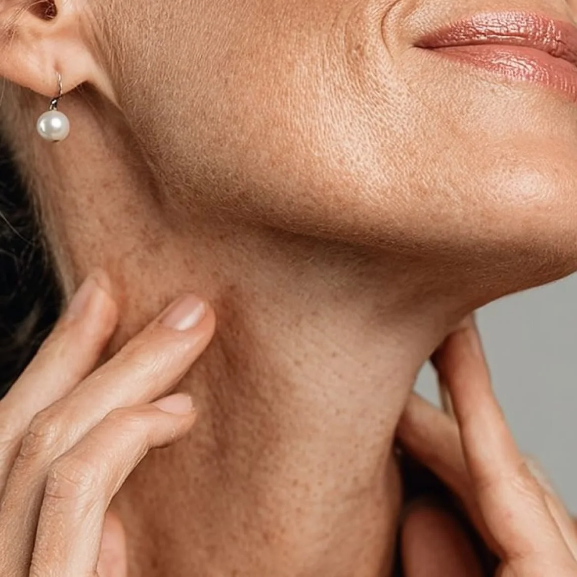 Missing your jawline? Let&rsquo;s bring it back. Subtle enhancements can redefine your profile and restore that sculpted look you love.

#cosmeticnurse #jawlinefiller #facialcontouring #aestheticnurse #dermalfillers #cosmetictreatments #nonsurgical #