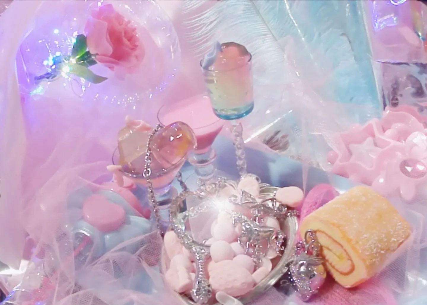 Unicorn enchantress necklace , mirror necklace, and berry necklace all online now 🫧
💞
Most stunning prop styling and photo by @petralavin