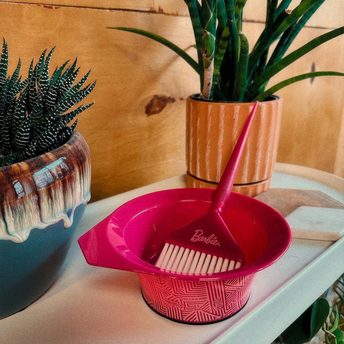 get your #Barbie dream hair with these adorable Barbie pink bowl and brush from @schwarzkopfusa 💞👱🏻&zwj;♀️💅🏻
-
-
-
#hair #schwarzkopf #schwarzkopfbarbie #barbie #barbiehair #hairsalon #philly #phillyhairstylist #phillyhairsalon #philadelphia #ea
