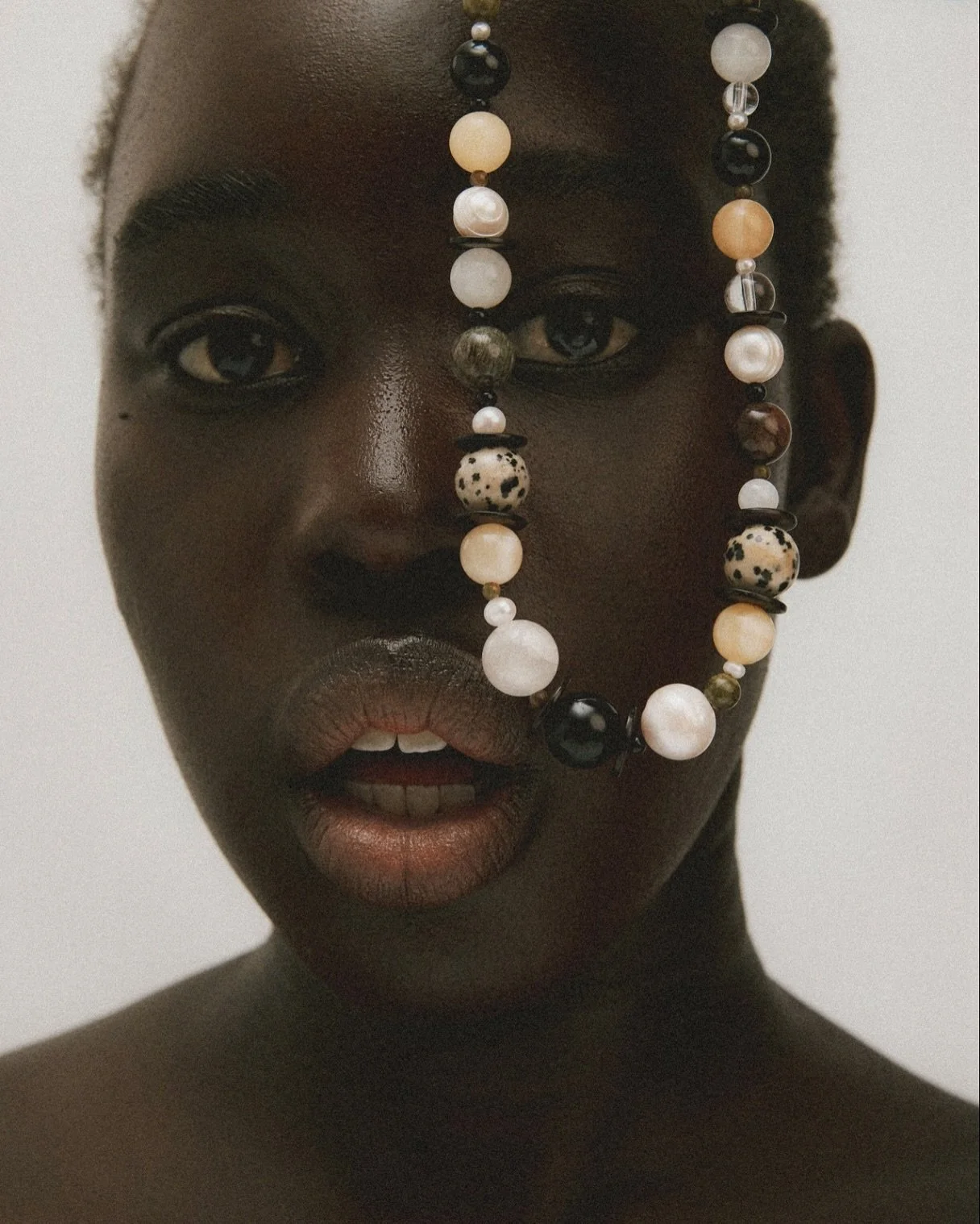 Incredible Hadia and the Night &amp; Light necklace.

Photo: @julianapedrosophoto 
HMUA: @brunareiss